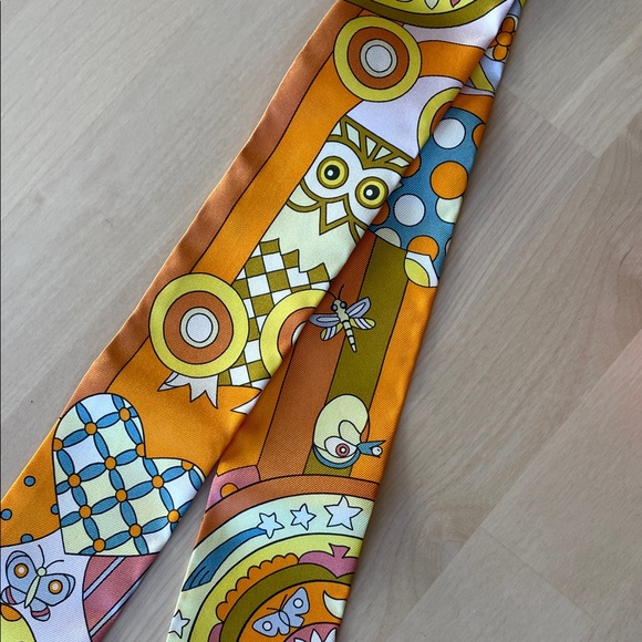 NWT Auth. Hermès Silk Twilly “Les Murmures de la Foret” - Picture 7 of 9